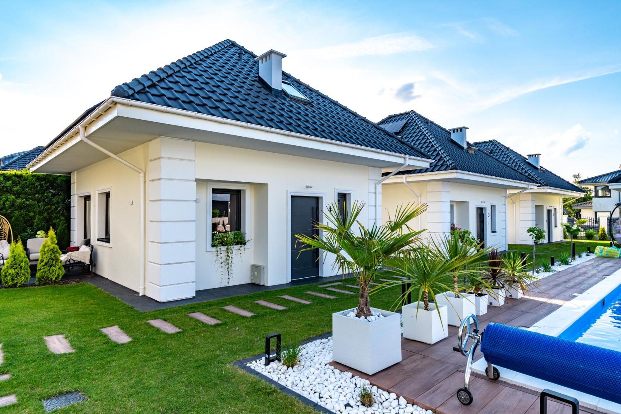 Family Resort Ustka - Domki Dwupoziomowe Z Basenem Exterior foto