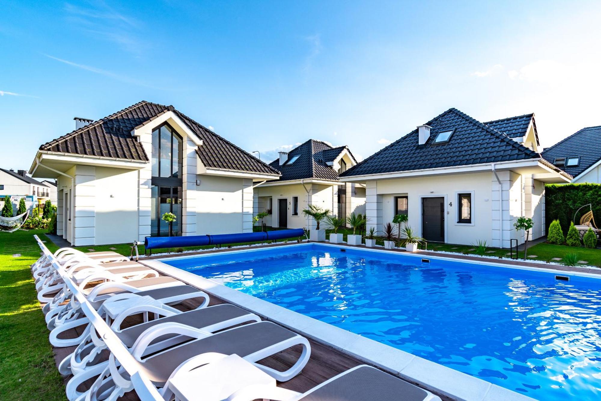 Family Resort Ustka - Domki Dwupoziomowe Z Basenem Exterior foto