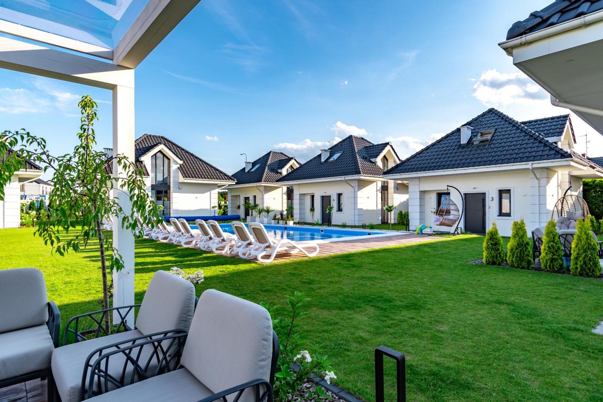 Family Resort Ustka - Domki Dwupoziomowe Z Basenem Exterior foto
