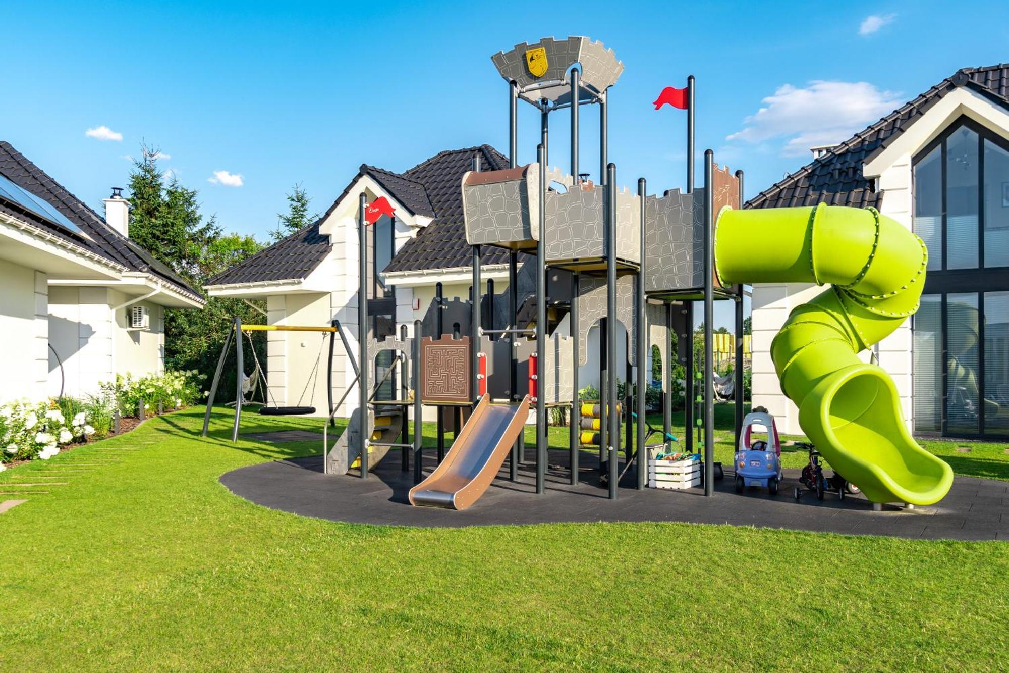 Family Resort Ustka - Domki Dwupoziomowe Z Basenem Exterior foto